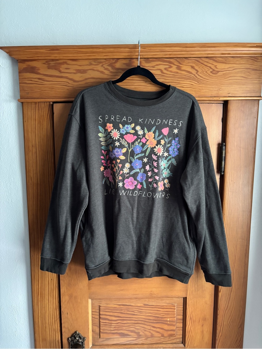 Natural Life Spread Kindness Like Wildflowers Sweatshirt Size Medium